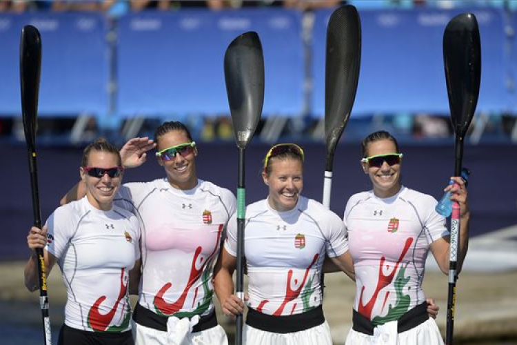 Rio 2016 - Aranyért száll vízre a női kajaknégyes, éremért a férfi kenukettes 