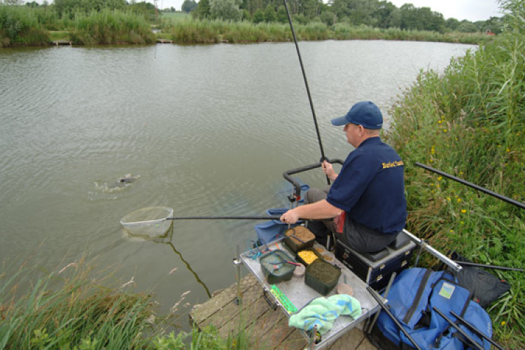 Tagfelvétel a Hábi-tavon