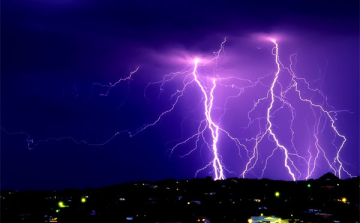 Heves zivatarra figyelmeztet a meteorológia