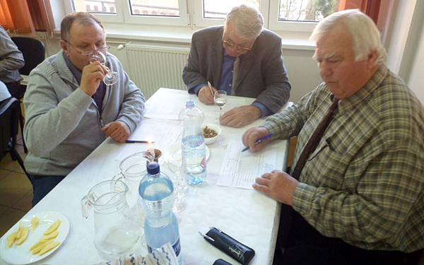 Kaposszekcsőn értékelték a gazdák borait és pálinkáit