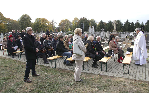 Szent Vendelre emlékeztek a göllei temető kápolnájánál