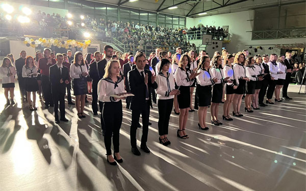 Az MMSZ Esterházy Miklós Technikum végzős diákjai is büszkén viselik a szalagot