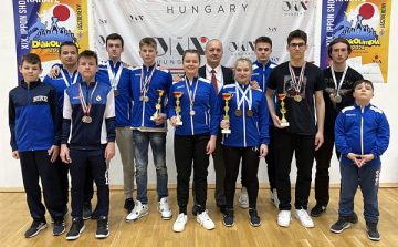 12 dombóvári fiatal is jelen lehetett a Karate Diákolimpia országos döntőjén