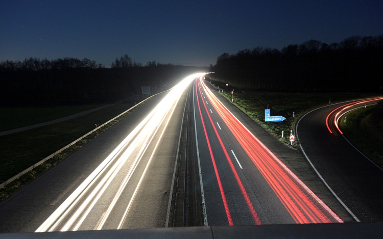 2,8 millió, éves autópálya-matrica jár le január 31-én 