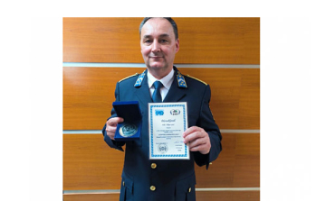 Erős Viktor, a Dombóvári Rendőrkapitányság körzeti megbízottja kapta a polgárőrség elismerését