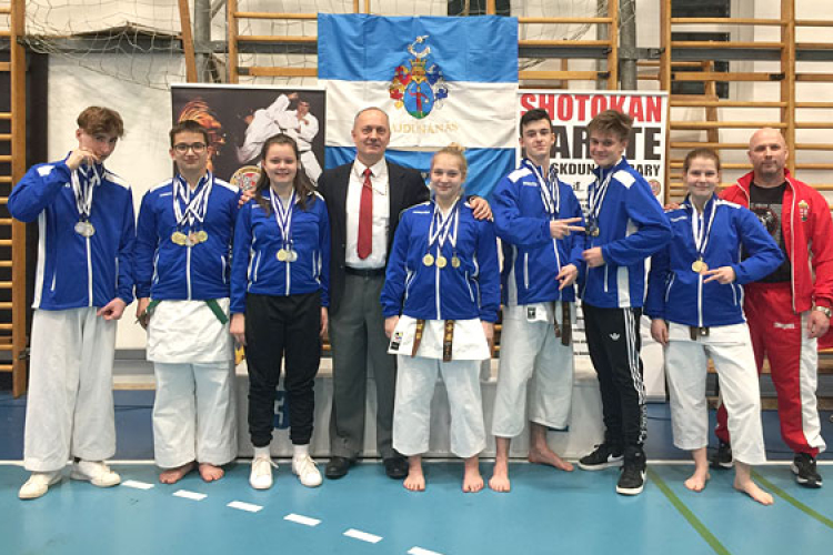 Hajdúnánáson meghívásos versenyen vett részt a Dombóvári Karatesuli csapata