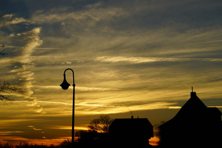 Az óraátállítás miatt már vasárnap is csökkent a fogyasztás
