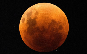 Teljes holdfogyatkozás lesz vasárnap