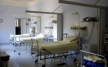 Az ápolók bére az eredeti ütemterv szerint emelkedik